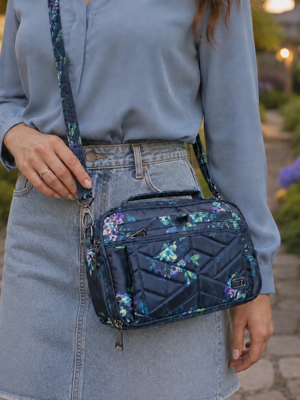 Lug Scoop 2 Crossbody Bag - Bouquet Navy Floral Quilted RFID